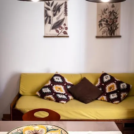 Tetide Affittacamere 4*